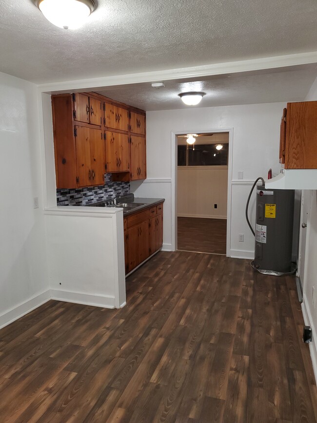 Kitchen - 930 Wilbanks Ave