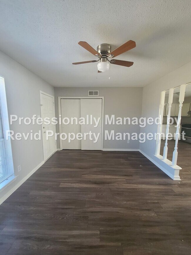 Foto del edificio - 5157 Blacksmith Dr