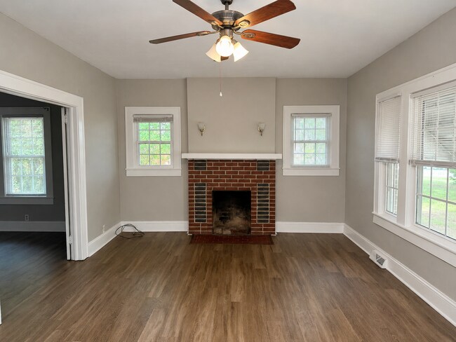 Foto del edificio - 3 bedroom, 1 bath house in Burlington