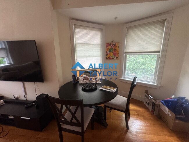 Building Photo - 10 Selkirk Rd