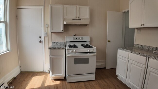 Building Photo - 381 Lanza Ave