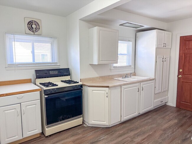 Foto del edificio - 703 Spencer St NE