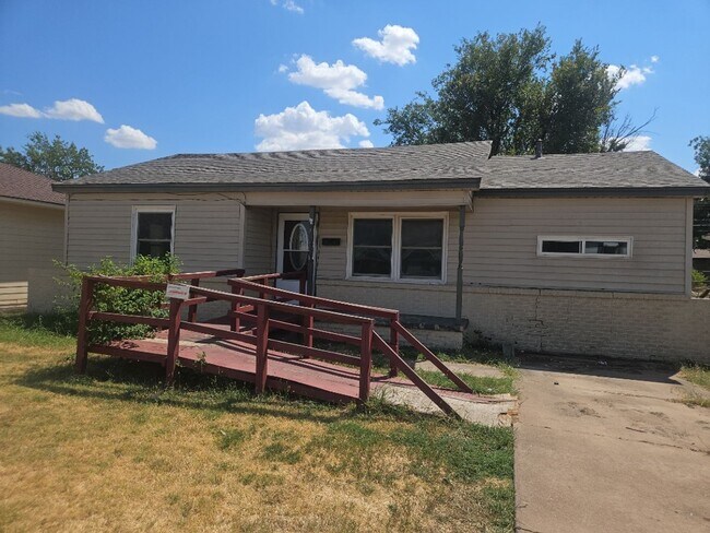 Building Photo - 1310 NW Bessie Ave