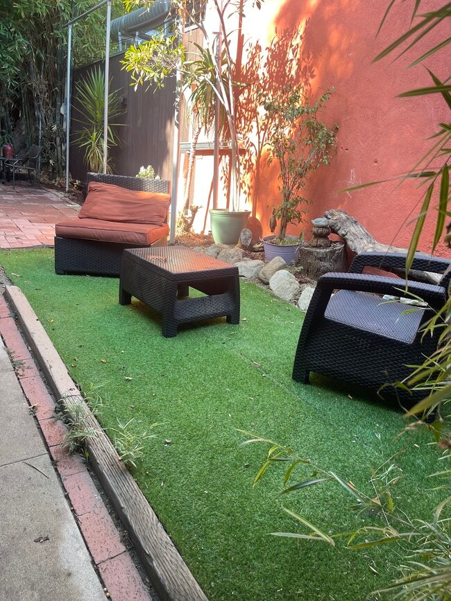 Photo - 8283 Santa Monica Blvd (West Hollywood, CA) House