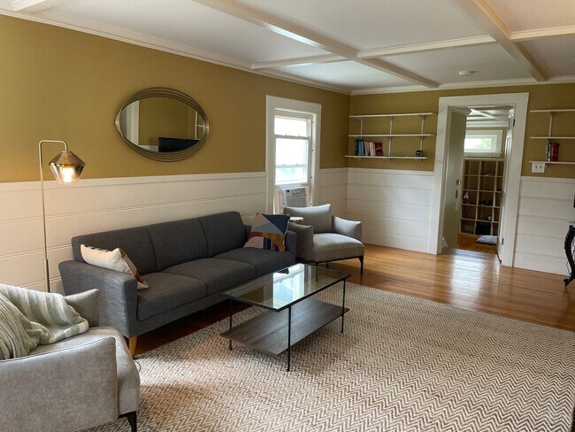 Foto del edificio - Furnished Colonial Cape rental in centrall...