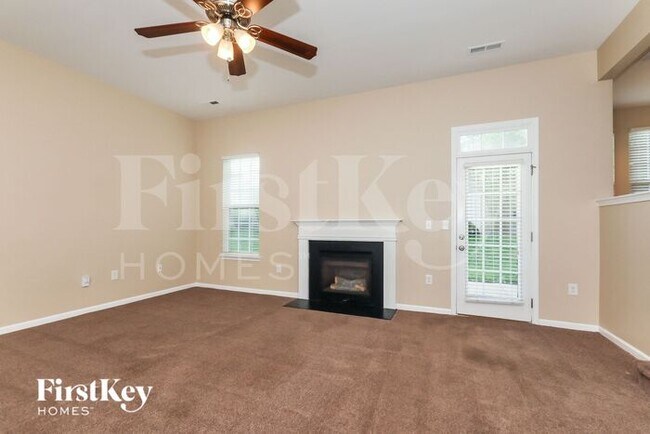 Building Photo - 4819 Eagle Creek Dr