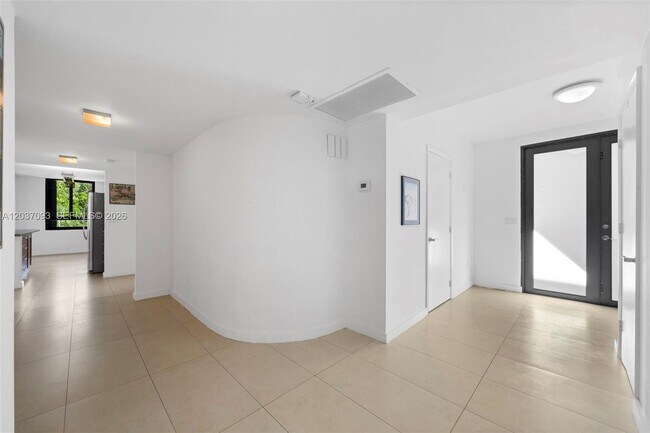 Building Photo - 181 Crandon Blvd