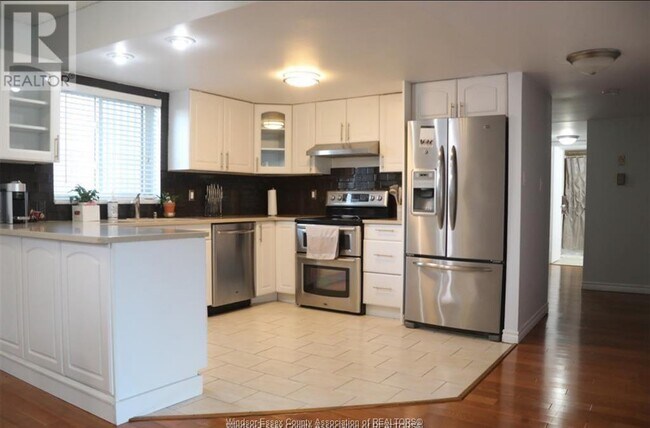 Building Photo - 380 Pelissier St