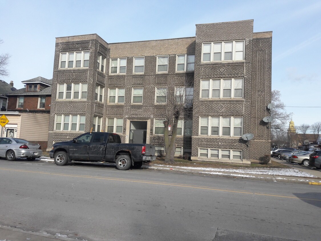 Parkview Apts. - 4446 Olcott Ave