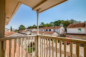 Building Photo - 800 Country Pl Dr