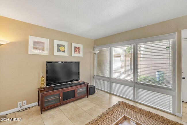 Foto del edificio - 5661 N 79th St