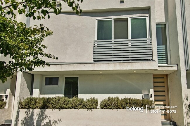 Building Photo - 5424 Camellia Ave