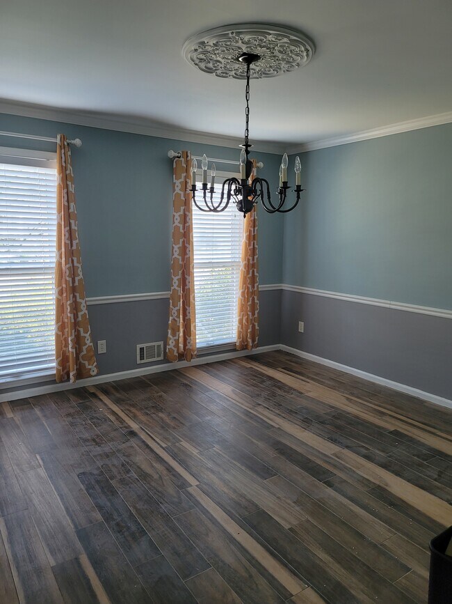 Dinning room - 211 Sarah Ln