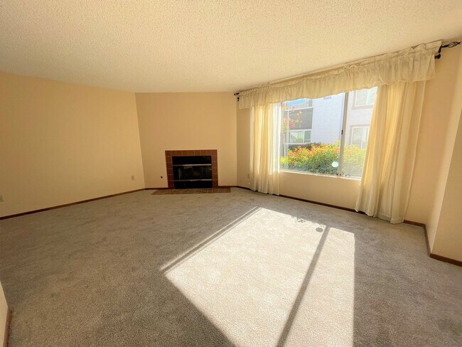 Foto del edificio - Spacious Santee Condo- Move in Special