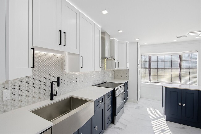 Building Photo - MOVE-IN READY! (No Pets Preferred)