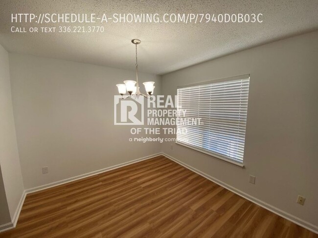 Foto del edificio - Delightful 2Bed / 2Bath Ground Level Condo