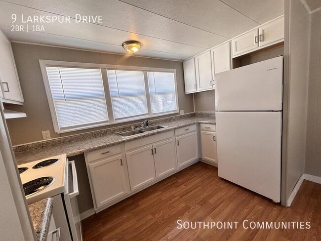 Building Photo - 9 Larkspur Dr