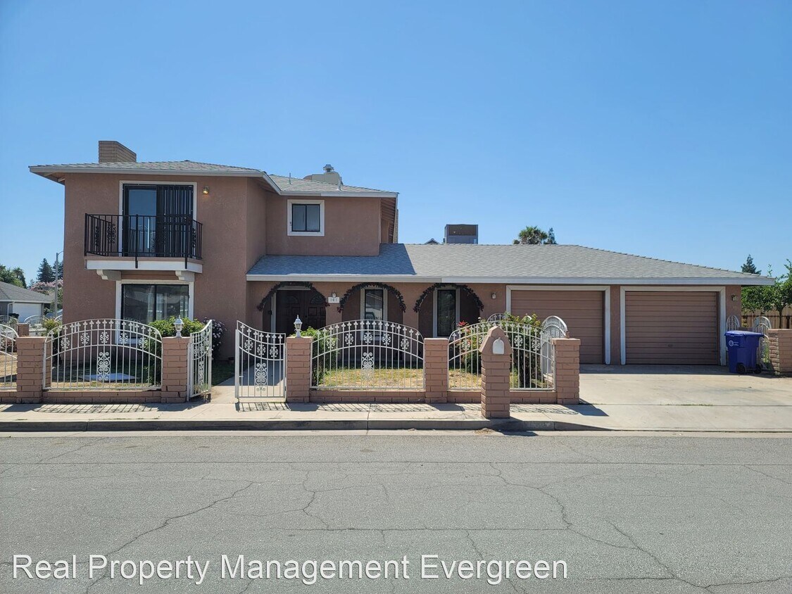 3 br, 2.5 bath House 161 Silver Maple Way House Rental in Porterville, CA