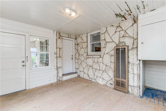 Building Photo - 4405 Caswell Ave