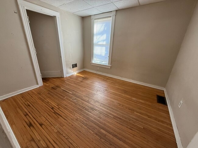 Building Photo - 417 E Orange St