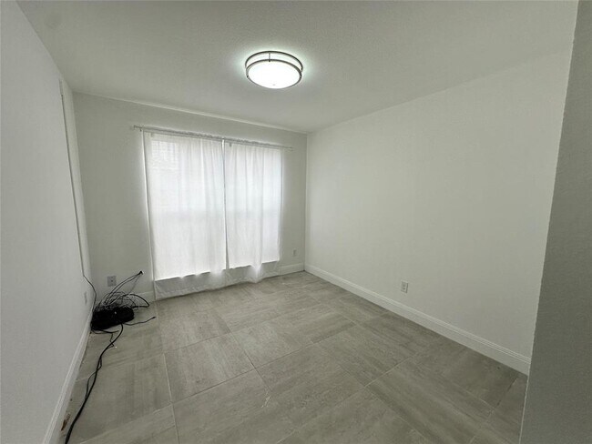 Foto del edificio - 3415 Twp Grove Ln