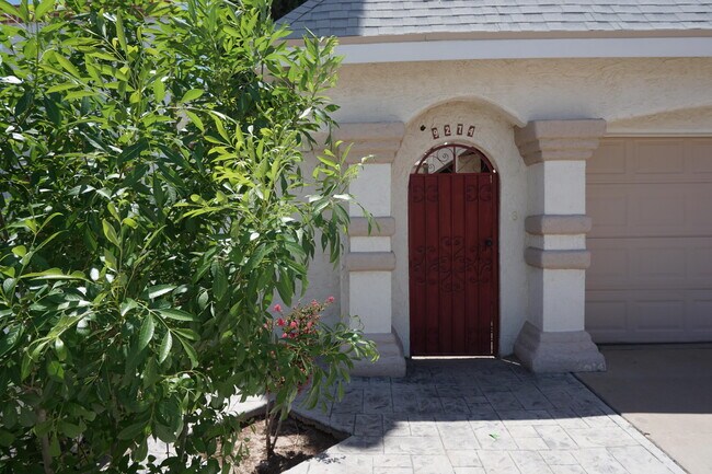 Building Photo - 9274 Nottingham Dr