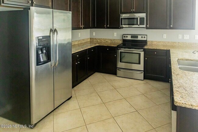 Building Photo - 10104 Bedford Lakes Ct