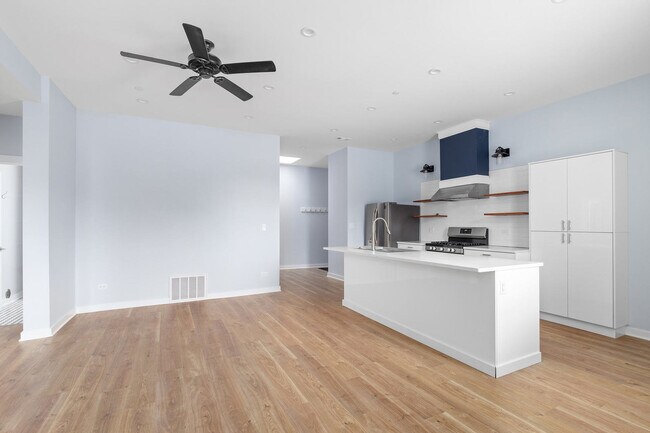 Foto del edificio - 8500 Georgiana Ave