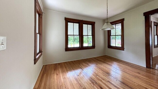 Foto del edificio - 3 bedroom / 1 bath ~ Renovated Home