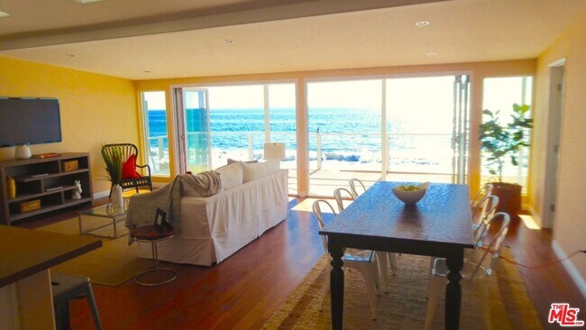 Foto del edificio - 25164 Malibu Rd