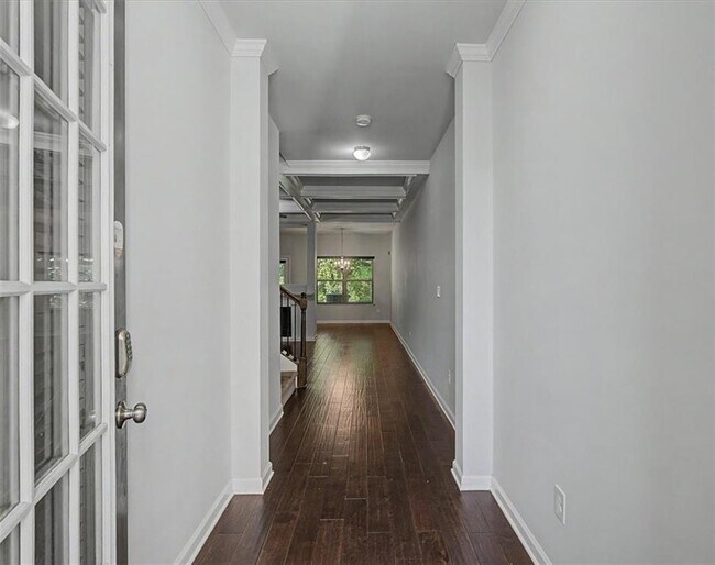 Building Photo - 1305 Chase Ln