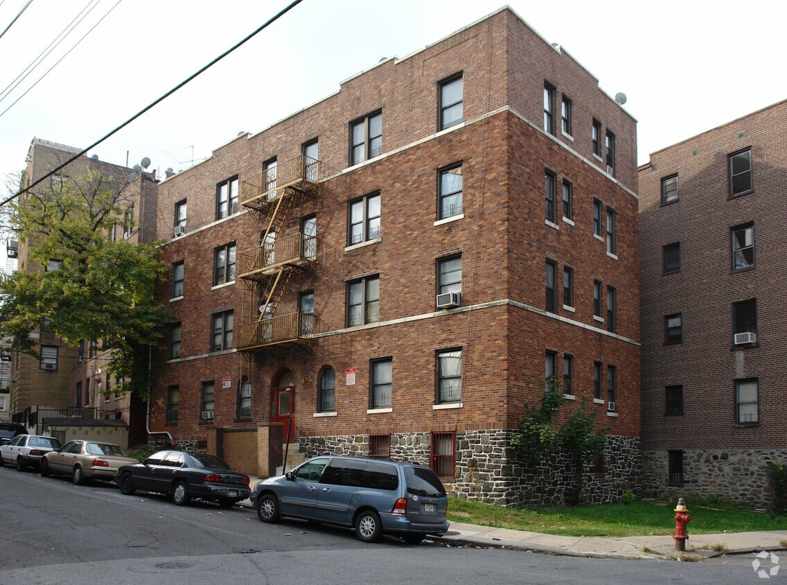 Primary Photo - 1 Gray Pl