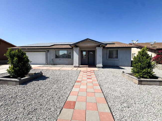 Foto del edificio - “Spacious 4-Bedroom, 2-Bath Home with Solar Panels in Yuma”