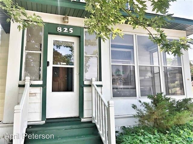 Building Photo - 3 br, 1 bath House - 825 N 10th Ave E