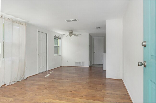 Foto del edificio - 617 Lyndhurst St