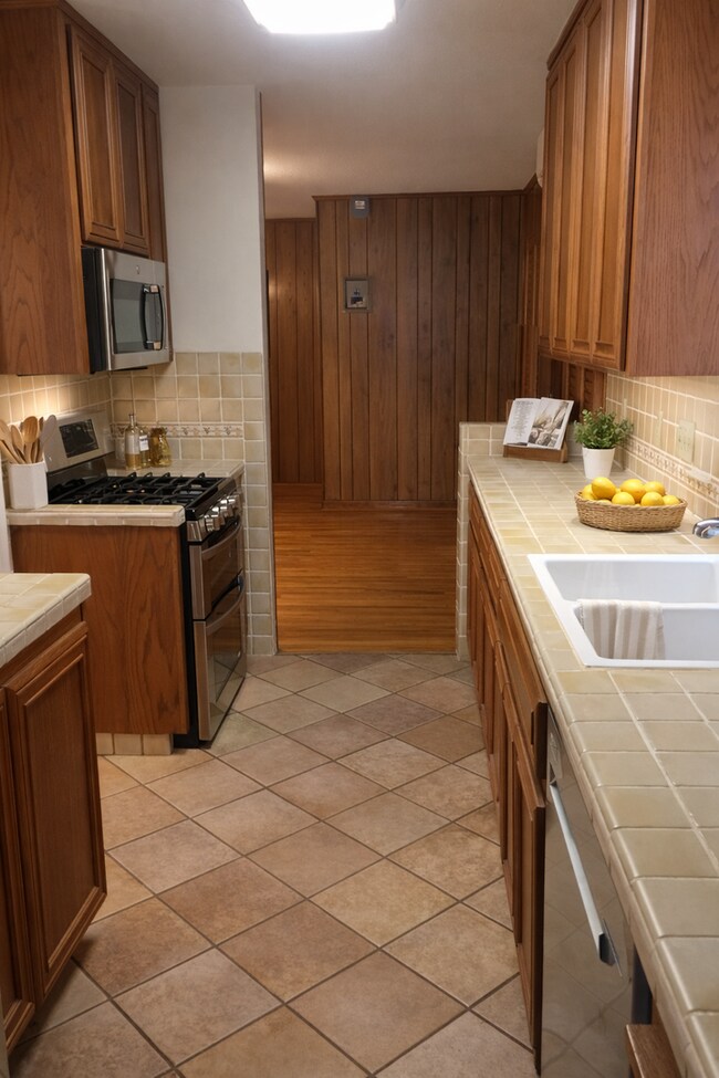 Foto del edificio - MUST SEE! 4BD 3BA HOME IN MISSION HILLS! CALL TODAY!