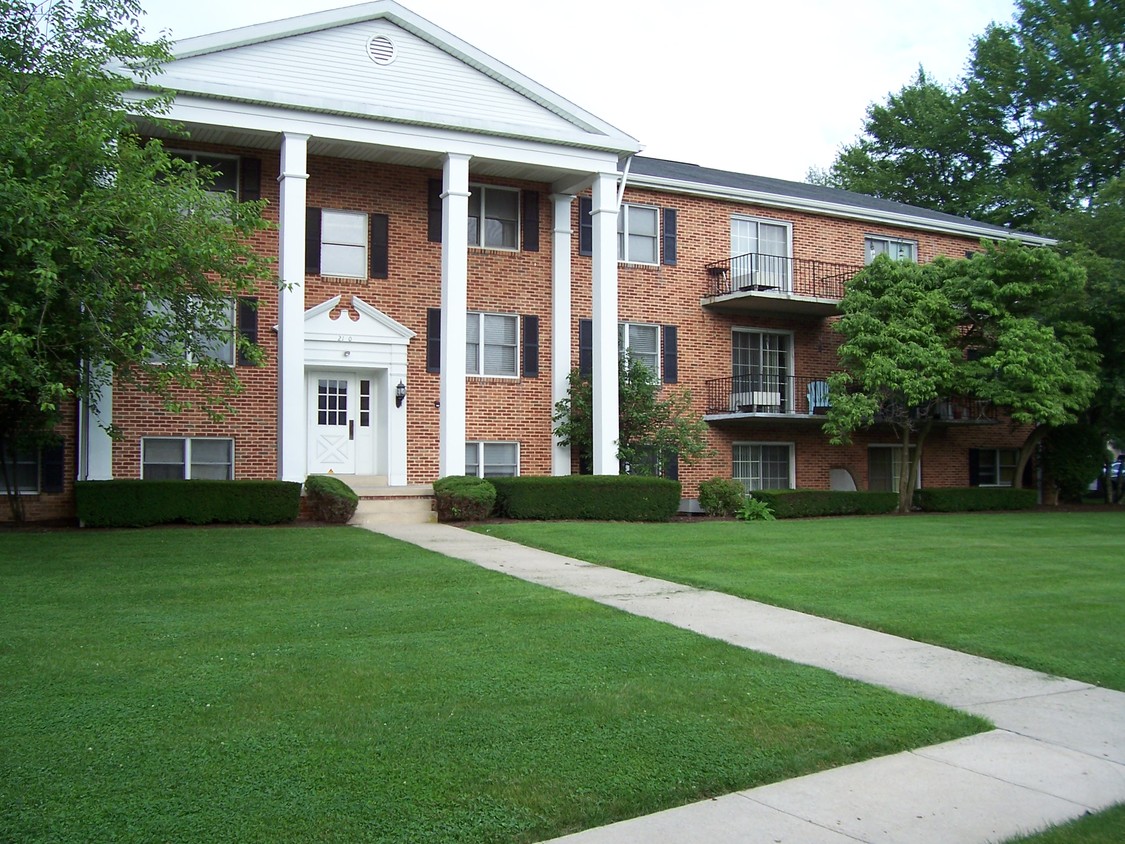 Foto principal - 2100 Cedar Run Dr