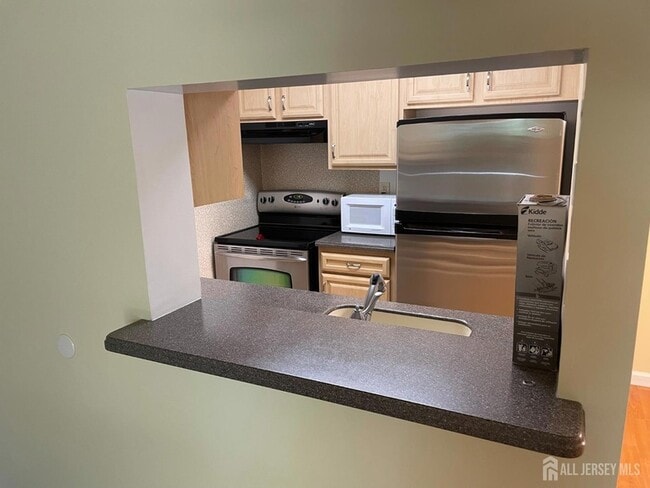 Foto del edificio - 911 Ravens Crest Dr