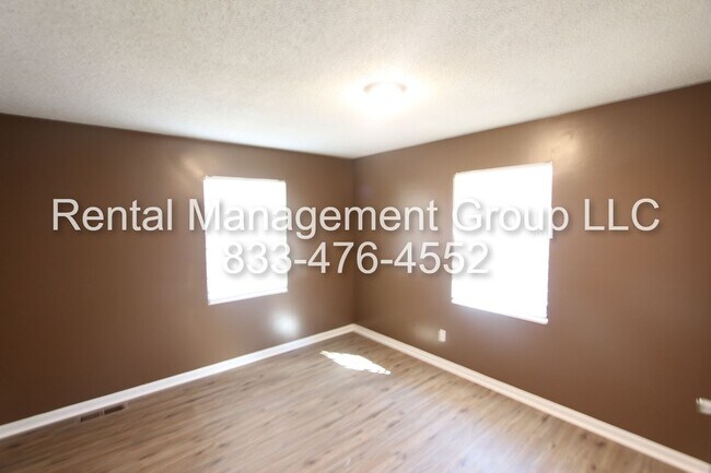 Building Photo - 4 Bedroom, 2 Bath!  New on the Market!  Be...