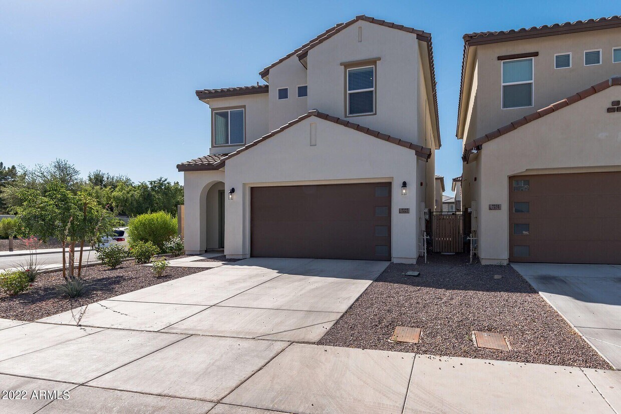 Foto principal - 7227 W Phelps Rd