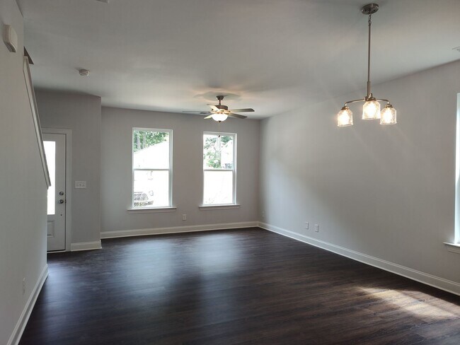 Foto del edificio - New Build end-unit townhome in the Druid H...