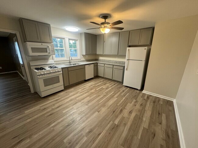 Foto del edificio - 96 N Halsey Rd