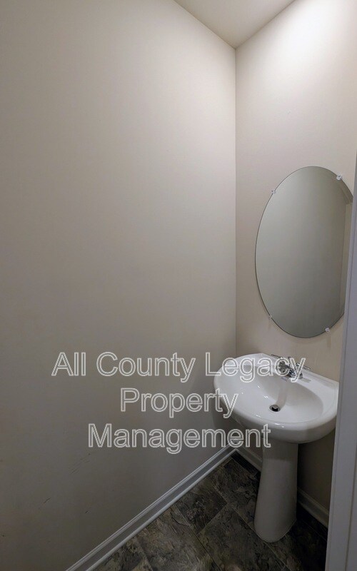 Building Photo - 185 Barshay Dr