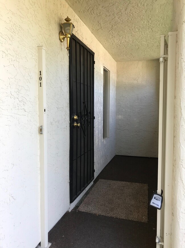 Foto del edificio - 8820 N 8th St
