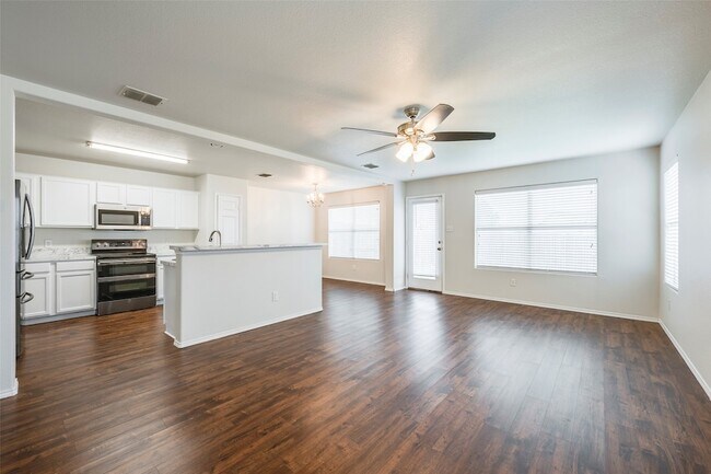 Foto del edificio - 7500 Lazy Spur Blvd