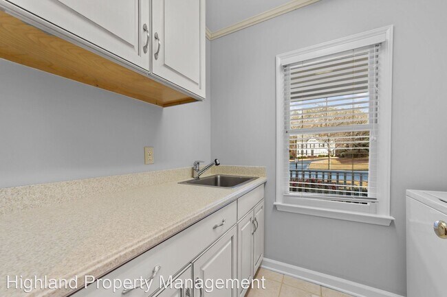 Building Photo - 5 br, 4 bath House - 39 Cheswick Place