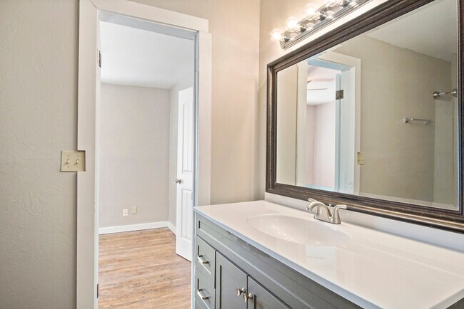 Foto del edificio - 809 SE 32nd St