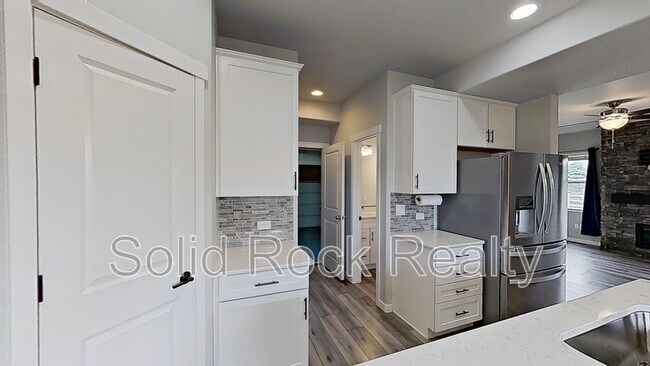 Foto del edificio - 7621 Red River Wy