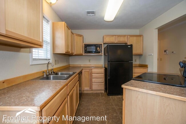 Building Photo - 3 br, 2 bath House - 816 West 8th Street