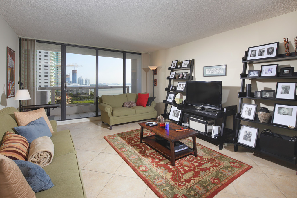 Living Room - 1717 N Bayshore Dr